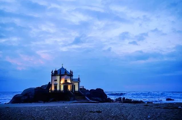 Capela do Senhor da Pedra - Nacionalidade Portuguesa