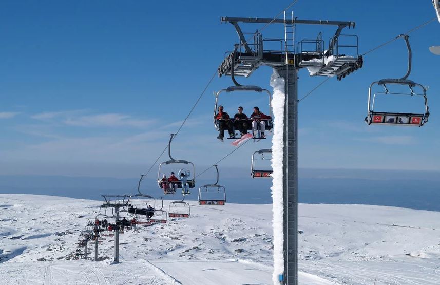 Estação de esqui na Serra da Estrela - nacionalidade portuguesa