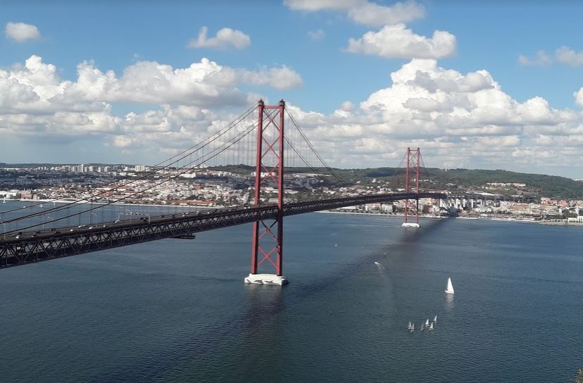 vista do Cristo Rei em almada - nacionalidade portuguesa