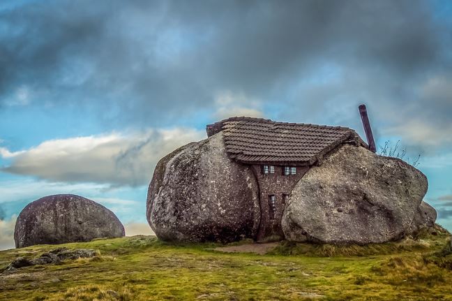 casa do penedo - nacionalidade portuguesa