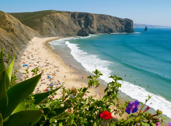 praia de arrifana - nacionalidade portuguesa