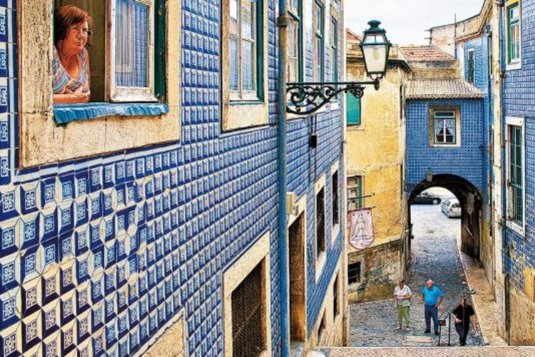 bairros Alfama e castelo - nacionalidade portuguesa