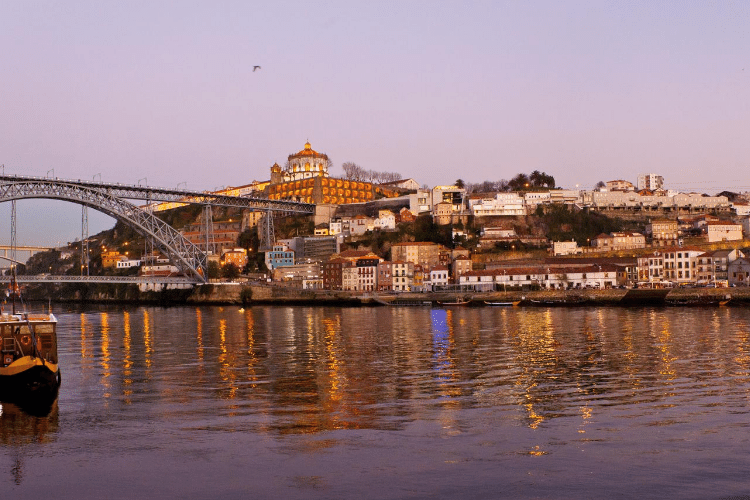 Ribeira do Porto Centro Histórico do Porto Cidade do Porto Distrito do  Porto Concelho do Porto Vinho do Porto Vinho do Douro Bacalhau do Porto  Estudar no Porto Morar no Porto Trabalhar