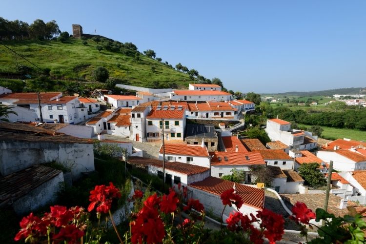 Aljezur é uma cidade do interior de Portugal