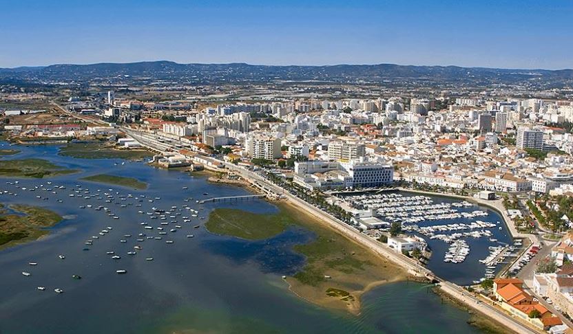 custo de vida em Faro - capital do Algarve em Portugal - foto aérea