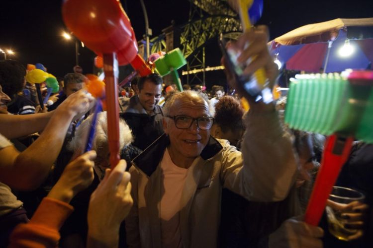 Tradicionais martelinhos de São João no Porto 