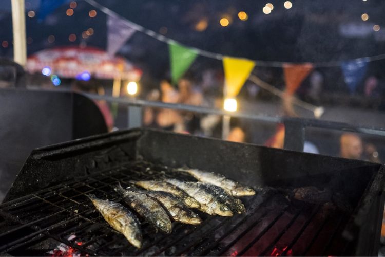 Sardinha assada na festa dos Santos Populares