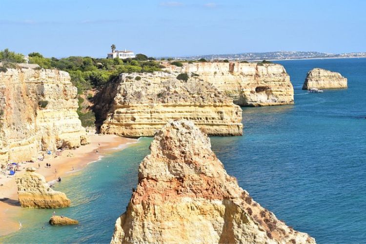 Conheça quais são as principais cidades do Algarve em Portugal, Lagoa