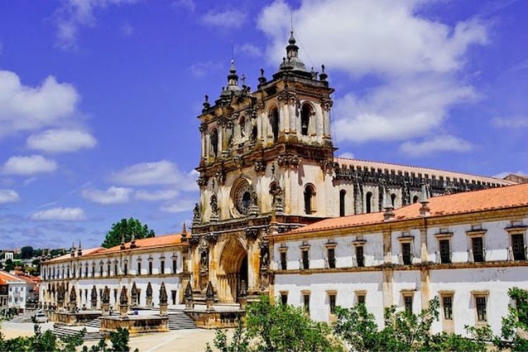 Descubra quais são as 7 Maravilhas de Portugal, Mosteiro de Alcobaça