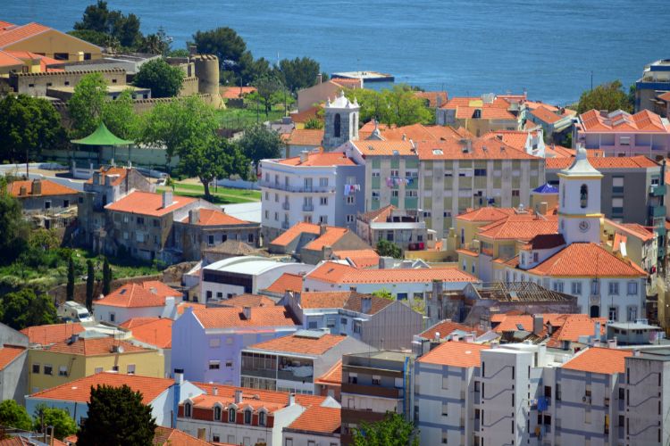 Almada em Portugal